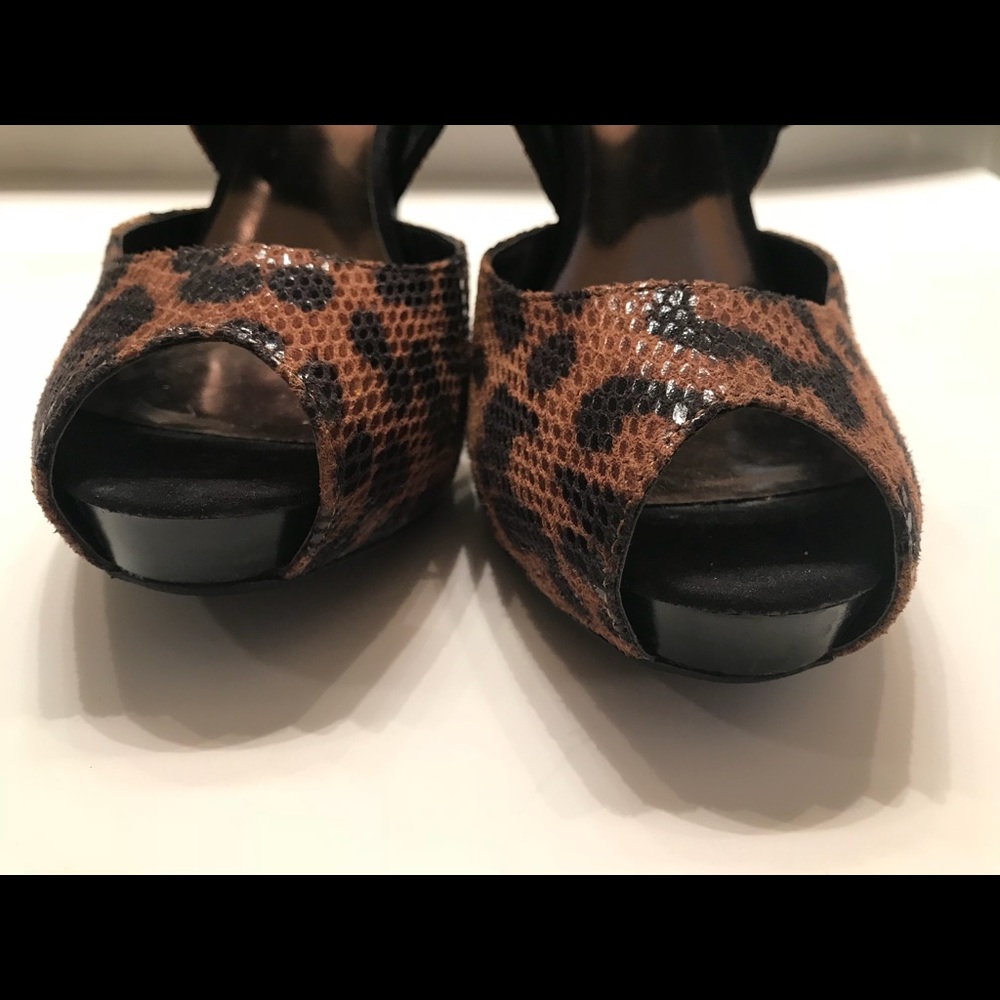 Simply Vera Wang Leopard Heeled Sandals - Picture 3 of 8
